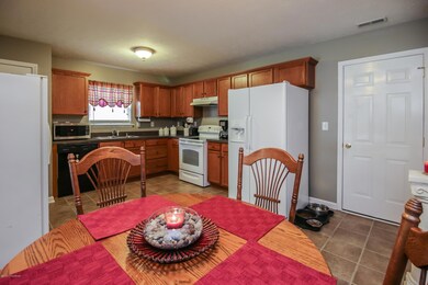 10510 Evanwood Dr, Louisville, KY 40228 - photo 5