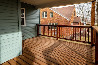 908 Farnam St. East Side of Front Porch