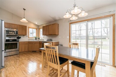 72 24th Ave SW, Cedar Rapids, IA 52404 - photo 6