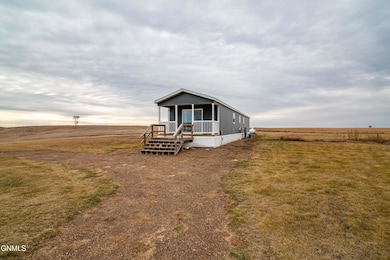 6812 E Schatz Dr, Elgin, ND 58533 - photo 2