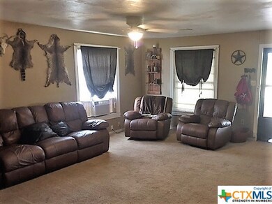 2962 Hobby Creek Rd, Burlington, TX 76519 - photo 2