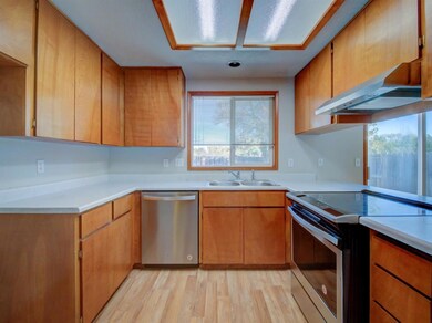 1158 Glengrove Ave, Central Point, OR 97502 - photo 2