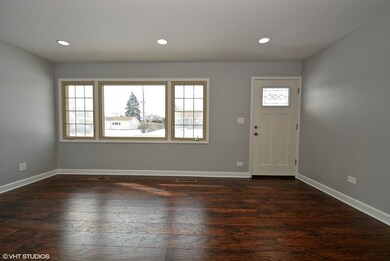 2093 Locust St, Des Plaines, IL 60018 - photo 2