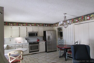 1025 E 12th St, Cushing, OK 74023 - photo 3