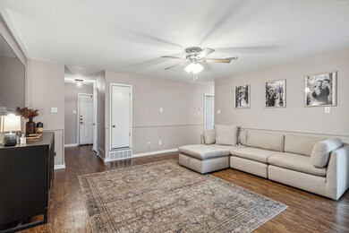 1205 Crestridge St, Ennis, TX 75119 - photo 2