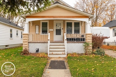 1413 14th St, Port Huron, MI 48060 - photo 2