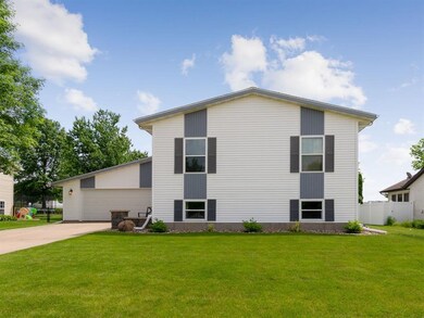 718 E Terrace Dr, Center Point, IA 52213 - photo 2