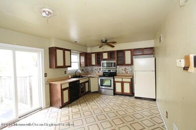 351-437451 Kitchen (13)