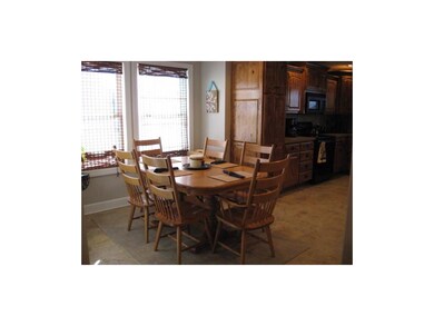 Great light in the dining area