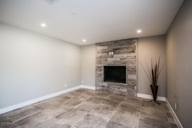 844_E_Village_Cr_Dr_N_AZ-7[2]