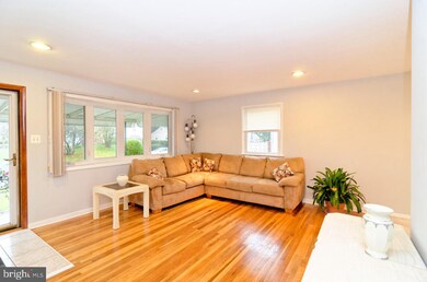 211 Ashford Dr, Broomall, PA 19008 - photo 7