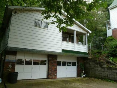 111 Milton St, Aliquippa, PA 15001 - photo 3