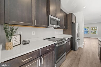 121 Sage Creek Ct, Manassas Park, VA 20111 - photo 4