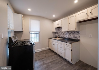 515 S 11th St, Reading, PA 19602 - photo 6