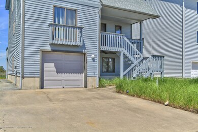1444 Bayview Ave Listing 9872-large-002-