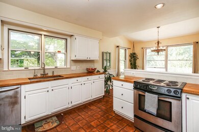 9 Circle Cir, Washington Grove, MD 20880 - photo 7