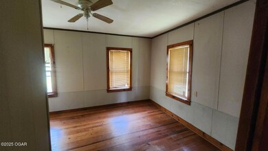 803 W Country Rd, Columbus, KS 66725 - photo 6
