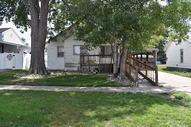 917 Missouri Ave, Alliance, NE 69301 - photo 2