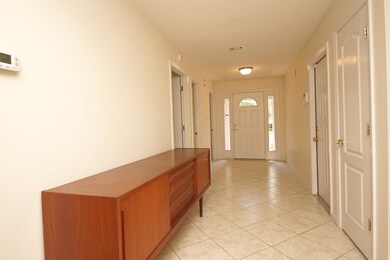Foyer to bedrooms 2&3