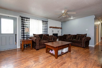 544 W Hubble Dr, Marshfield, MO 65706 - photo 4