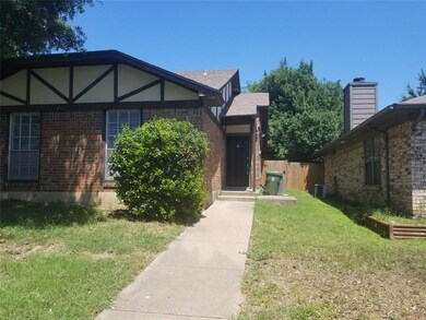 605 Lost Springs Ct unit A, Arlington, TX 76012 - photo 2