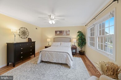 6012 Queenston St, Springfield, VA 22152 - photo 4