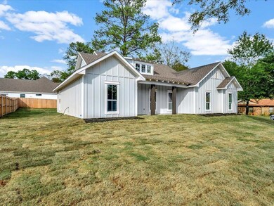 227 E Lakewood St, Nacogdoches, TX 75965 - photo 2