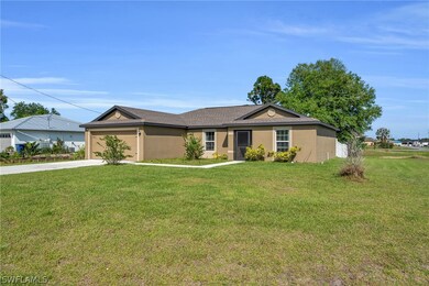 137 Blackstone Dr, Fort Myers, FL 33913 - photo 2