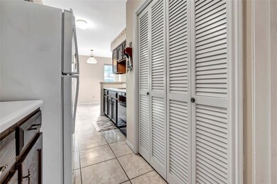 10368 Briar Forest Dr unit 31/8, Houston, TX 77042 - photo 4