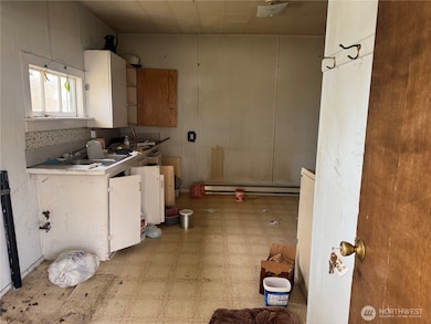 916 Division St, Grand Coulee, WA 99133 - photo 4