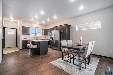 7805 E 44th St, Sioux Falls, SD 57110 - photo 2