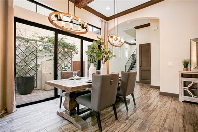Dining indoor or outdoor in covered lanai  
