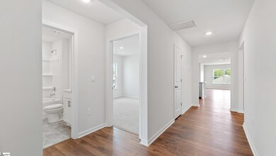 5565 Wellsley Dr, Boiling Springs, SC 29316 - photo 3