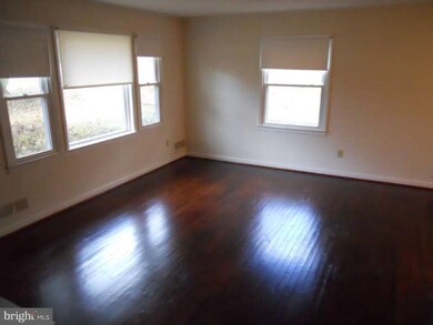 8812 Littlewood Rd, Parkville, MD 21234 - photo 4