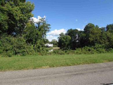 746 Waldens Pond Rd, Albany, NY 12203 - photo 3