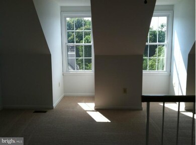 12831 Mill Brook Ct, Woodbridge, VA 22192 - photo 4