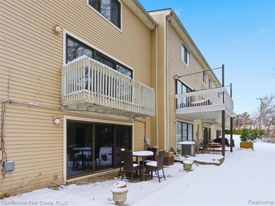 5868 Shore Ct unit 29, Clarkston, MI 48346 - photo 6