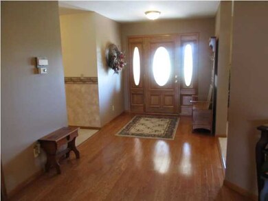 Spacious foyer to greet guest.