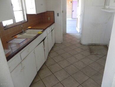 606 Kitchen