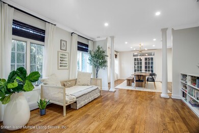 Grymes Hill Living Room