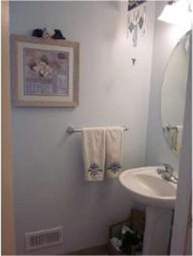 19 Grandview Dr, Warminster, PA 18974 - photo 2