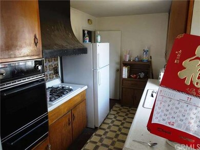 Galley Kitchen with gas cooktop
