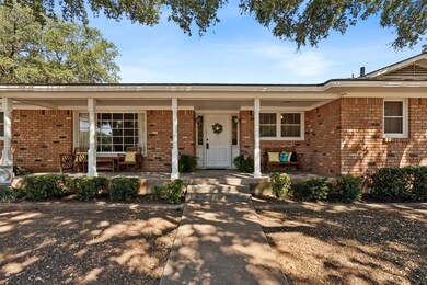 1236 Crestwood Dr, Cleburne, TX 76033 - photo 3