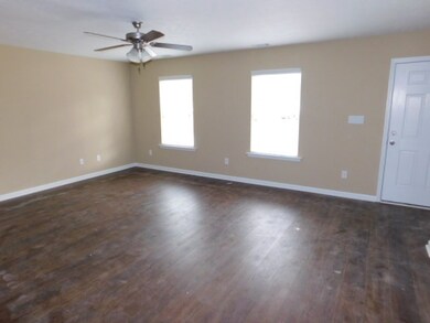302 Langham St, Thomson, GA 30824 - photo 2