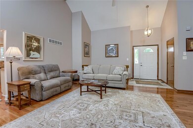 910 SW Georgetown Dr, Lees Summit, MO 64082 - photo 4