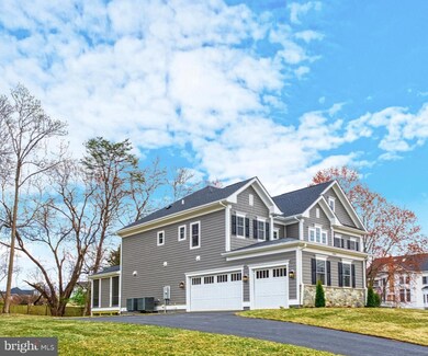 11018 Oakton Rd, Oakton, VA 22124 - photo 3