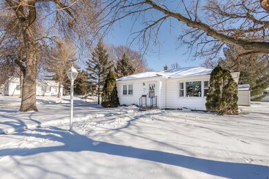 2104 Victory Dr, Cedar Falls, IA 50613 - photo 3