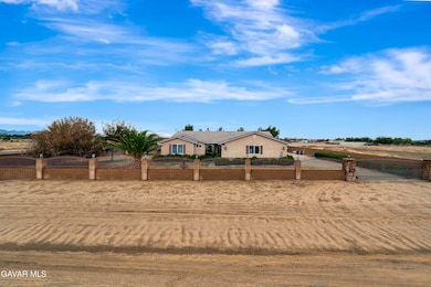 8347 W Avenue D, Lancaster, CA 93536 - photo 2