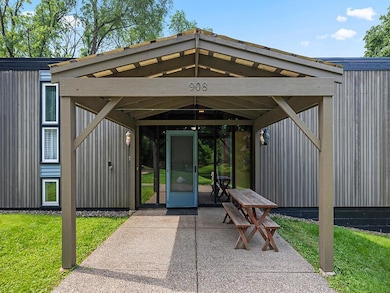 908 Winthrop St S, Saint Paul, MN 55119 - photo 4