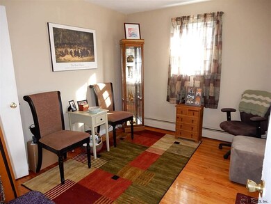 431 Taylor Ct, Troy, NY 12180 - photo 5